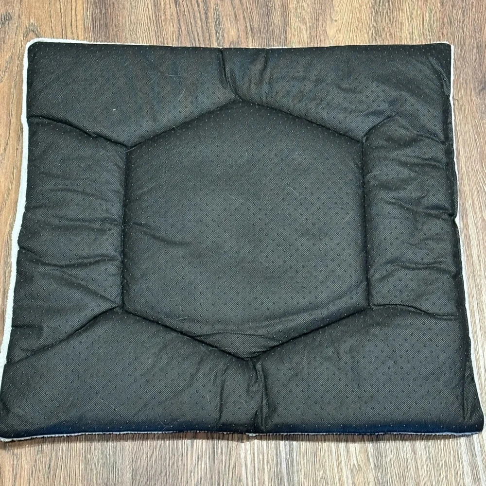Flat pet bed